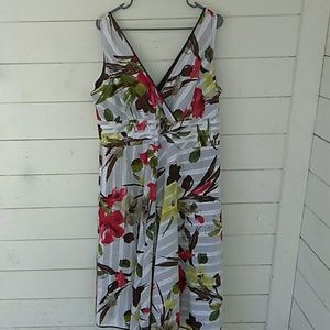 Dressbarn women size 16 floral lined dress